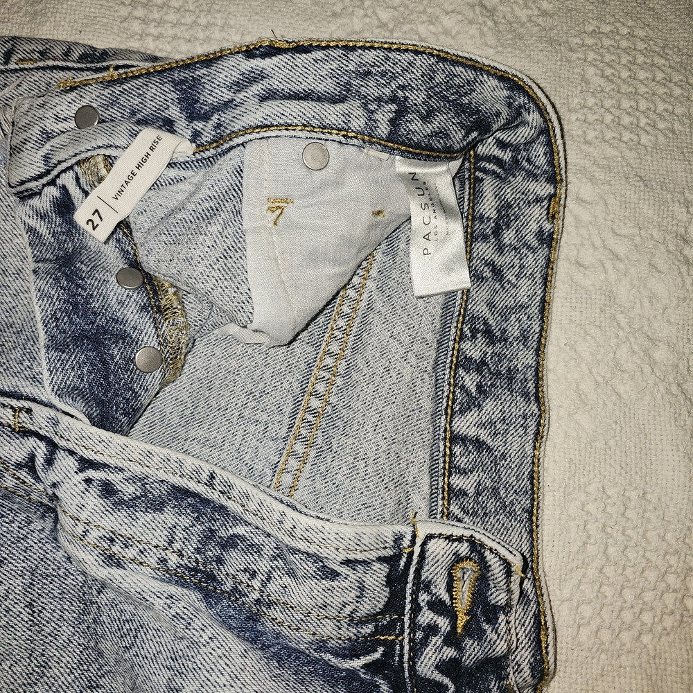PacSun Women's Light Wash Distressed Jean Shorts - Picture 4 of 7